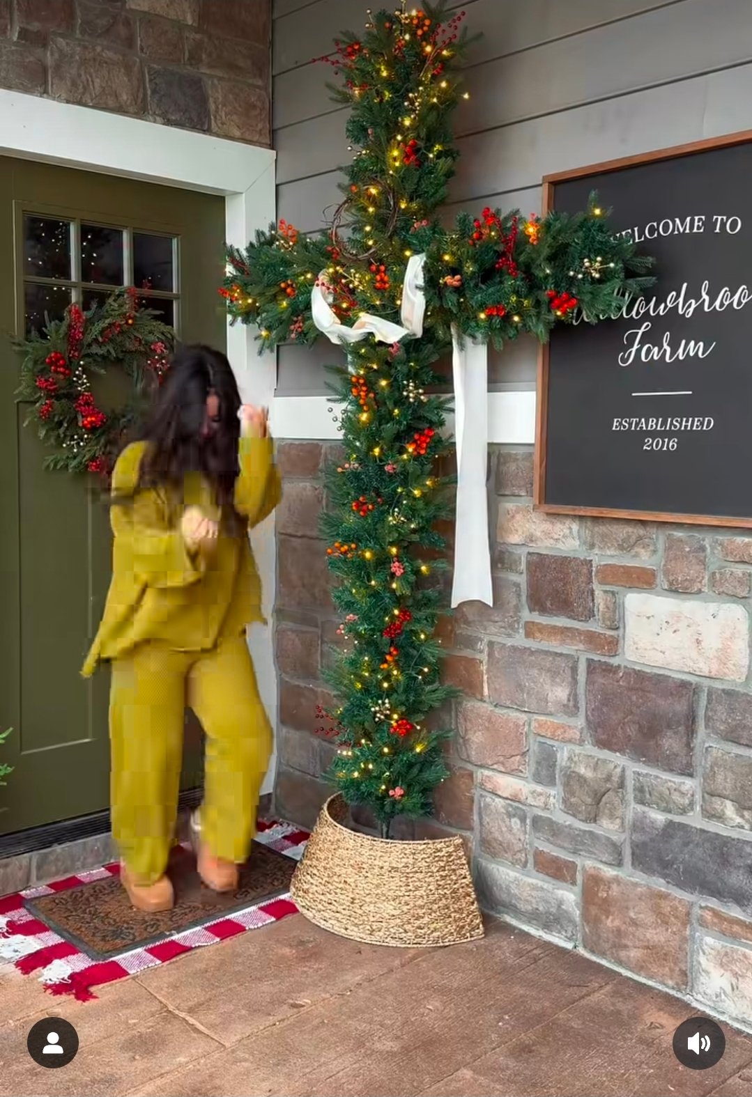 Crossed Shaped Christmas Trees Trend Ahead Of The Season